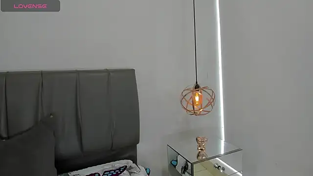 Snapshot of Cherllynn chatting on 10-17-25, 04:20 Cherllynn online show from 10-17-25, 04:20