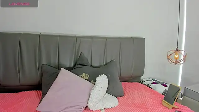 Cherllynn online show from 10-25-25, 03:56