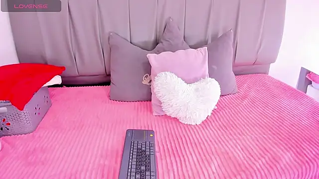 Snapshot of Cherllynn chatting on 10-23-25, 03:32 Cherllynn online show from 10-23-25, 03:32