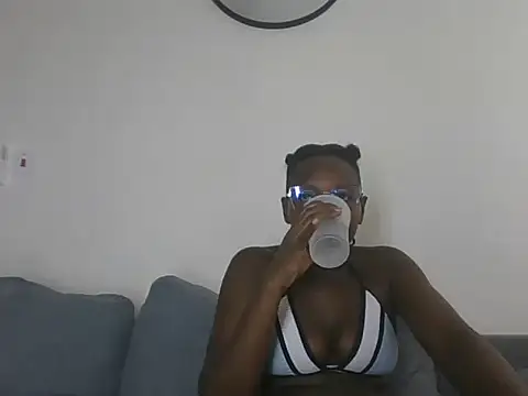 Snapshot of Puliza_wet chatting on 10-05-25, 01:02 Puliza wet online show from 10-05-25, 01:02