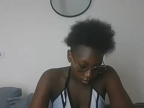 Snapshot of Puliza_wet chatting on 10-13-25, 04:58 Puliza wet online show from 10-13-25, 04:58