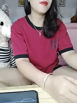 Snapshot of cream1299 chatting on 06-04-26, 09:36 cream1299 online show from 06-04-26, 09:36