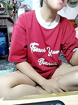 Snapshot of cream1299 chatting on 05-09-26, 01:31 cream1299 online show from 05-09-26, 01:31