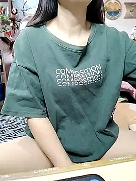Snapshot of cream1299 chatting on 05-06-26, 12:58 cream1299 online show from 05-06-26, 12:58