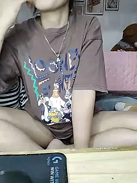 Snapshot of cream1299 chatting on 05-18-26, 10:09 cream1299 online show from 05-18-26, 10:09