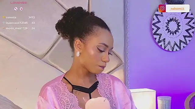 Snapshot of Nahomi_King chatting on 02-25-25, 01:09 Nahomi King online show from 02-25-25, 01:09