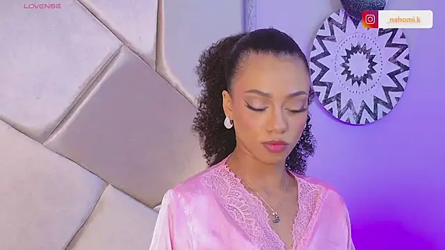 Snapshot of Nahomi_King chatting on 02-24-25, 01:10 Nahomi King online show from 02-24-25, 01:10