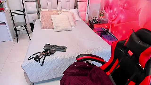 Yelena mutiz online show from 11-17-25, 01:37