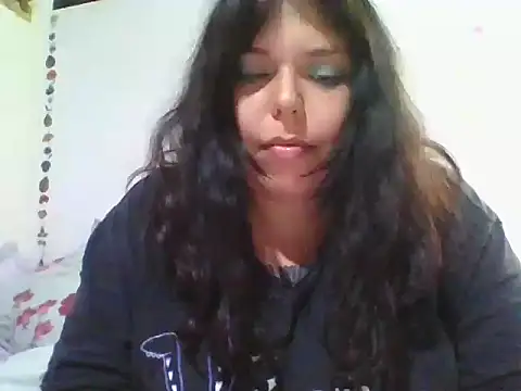 Snapshot of scarletttlove chatting on 04-26-26, 01:47 scarletttlove online show from 04-26-26, 01:47