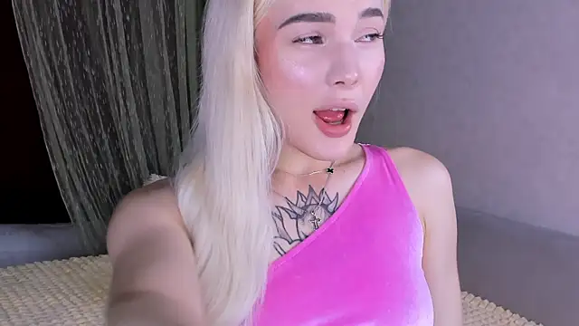 Snapshot of Sweeet_Barbie chatting on 04-26-26, 04:26 Sweeet Barbie online show from 04-26-26, 04:26