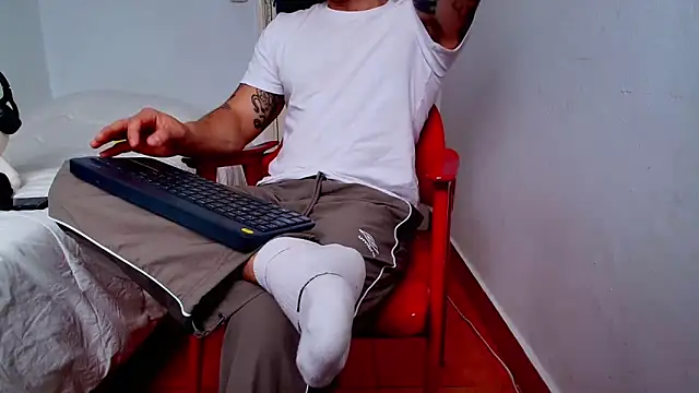 Snapshot of juandking chatting on 11-13-25, 10:08 juandking online show from 11-13-25, 10:08