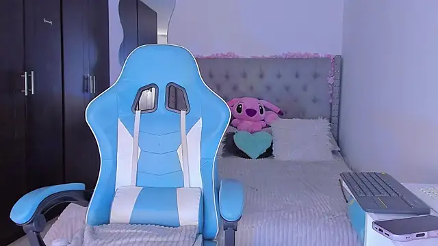 Snapshot of Violet_Rost chatting on 11-02-25, 02:33 Violet Rost online show from 11-02-25, 02:33