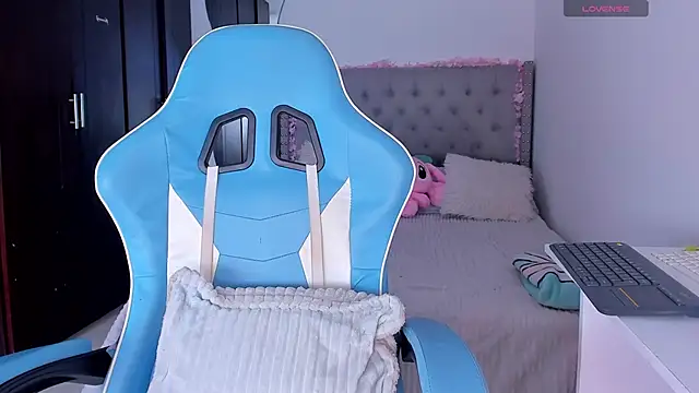 Snapshot of Violet_Rost chatting on 11-05-25, 02:09 Violet Rost online show from 11-05-25, 02:09