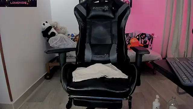 Biancastrongg online show from 04-11-26, 07:45