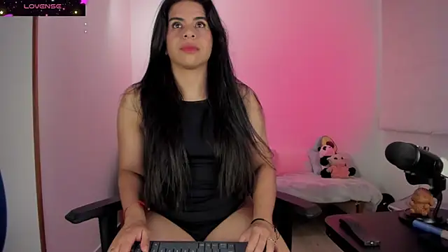 Snapshot of Biancastrongg chatting on 10-15-25, 02:10 Biancastrongg online show from 10-15-25, 02:10