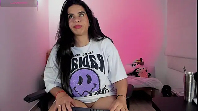 Biancastrongg online show from 10-31-25, 02:41