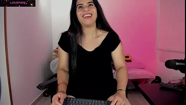 Biancastrongg online show from 11-13-25, 02:48