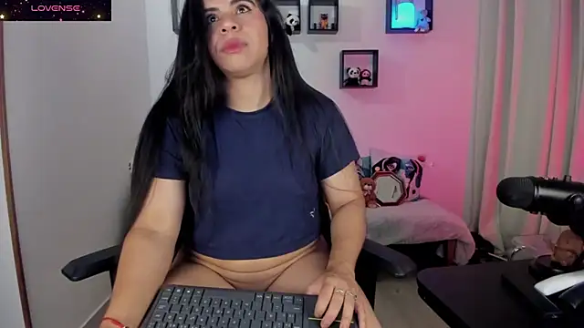 Snapshot of Biancastrongg chatting on 05-20-26, 02:19 Biancastrongg online show from 05-20-26, 02:19