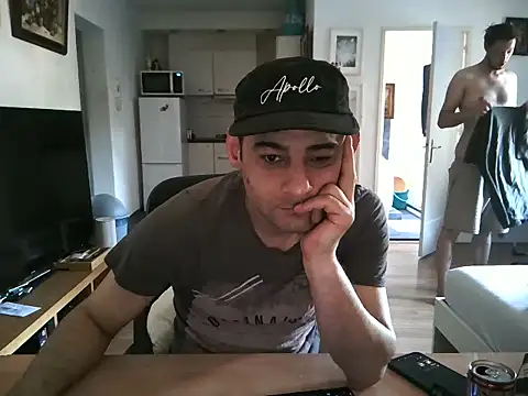 Snapshot of mihaimichael chatting on 05-25-26, 11:31 mihaimichael online show from 05-25-26, 11:31