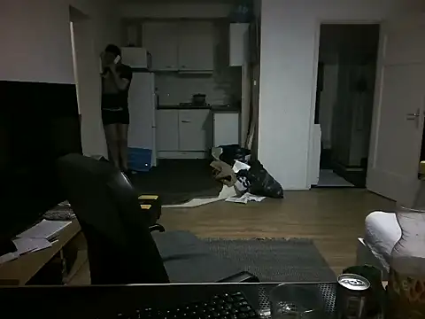 Snapshot of mihaimichael chatting on 06-19-26, 01:11 mihaimichael online show from 06-19-26, 01:11
