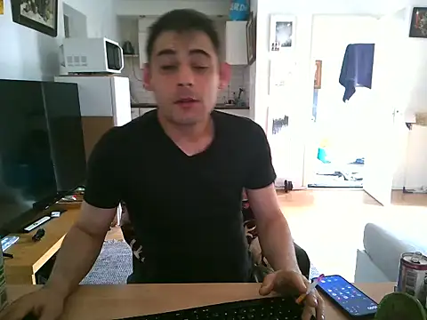 Snapshot of mihaimichael chatting on 06-08-26, 08:04 mihaimichael online show from 06-08-26, 08:04