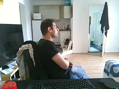 Snapshot of mihaimichael chatting on 06-20-26, 01:49 mihaimichael online show from 06-20-26, 01:49