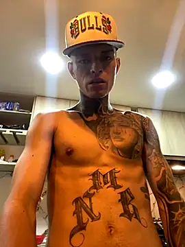 Snapshot of Herem369 chatting on 10-31-25, 03:58 Herem369 online show from 10-31-25, 03:58