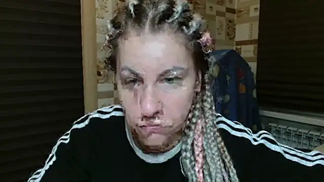 Snapshot of TherestlessKitty chatting on 05-12-26, 10:27 TherestlessKitty online show from 05-12-26, 10:27