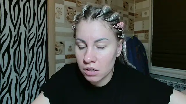 Snapshot of TherestlessKitty chatting on 05-01-26, 10:15 TherestlessKitty online show from 05-01-26, 10:15