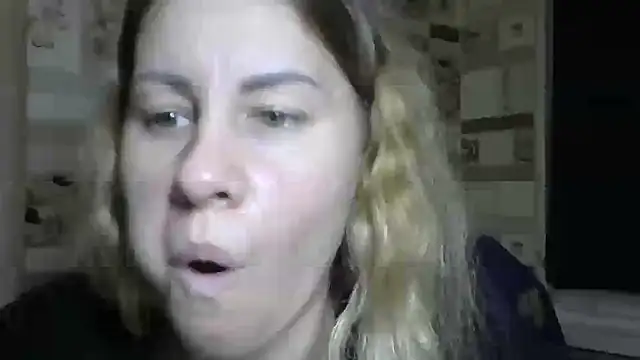 Snapshot of TherestlessKitty chatting on 10-25-25, 10:21 TherestlessKitty online show from 10-25-25, 10:21