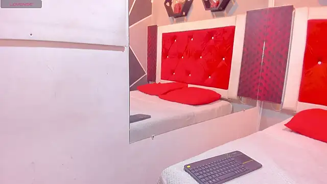 Karoll014 online show from 12-19-25, 12:18