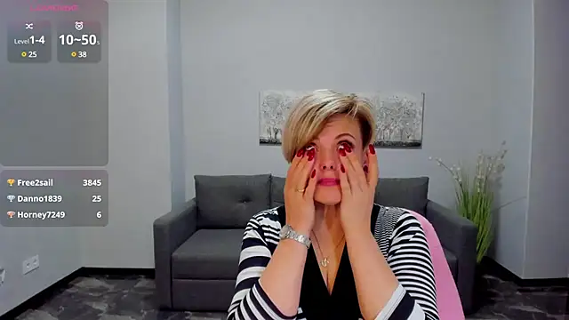 Julia Wilsone online show from 03-04-25, 06:50