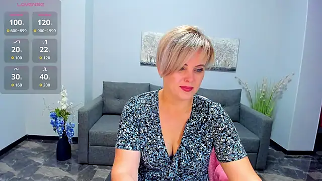 Julia Wilsone online show from 10-22-25, 05:51
