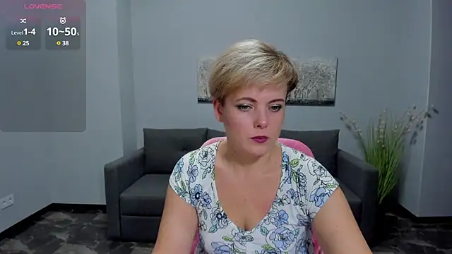 Julia Wilsone online show from 01-24-25, 06:57