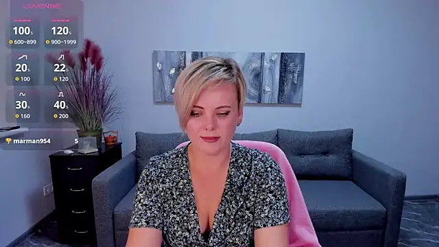 Julia Wilsone online show from 10-21-25, 12:15