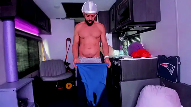 Snapshot of DirtyDrizzy chatting on 02-08-26, 05:32 DirtyDrizzy online show from 02-08-26, 05:32