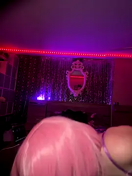 avacrush online show from 10-30-25, 01:37