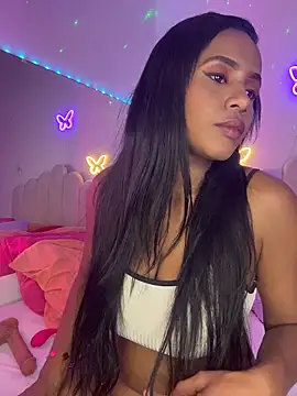 Snapshot of AlisonHoot69 chatting on 05-18-26, 04:51 AlisonHoot69 online show from 05-18-26, 04:51