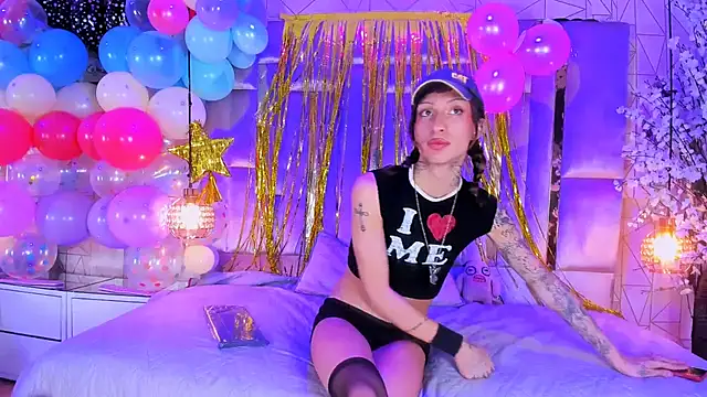 MadisonWood01 online show from 01-11-26, 08:21