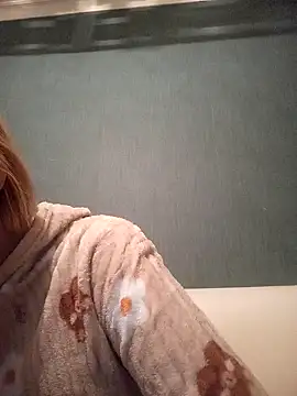 Gussie Bridie online show from 02-14-25, 02:33