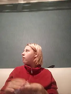 Gussie Bridie online show from 01-30-25, 03:19
