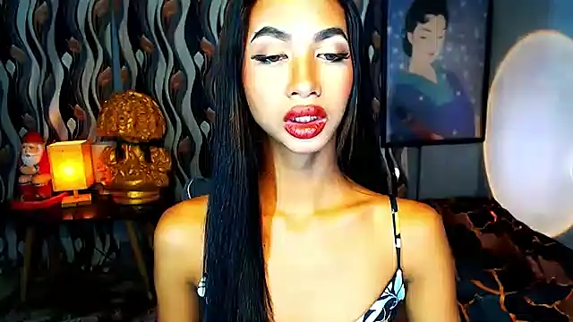 PrettyLatiina online show from 12-18-24, 07:19