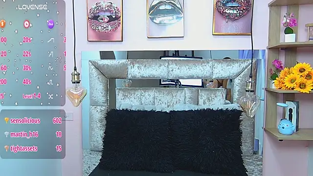 Snapshot of Vaioletcooper chatting on 03-15-25, 10:55 Vaioletcooper online show from 03-15-25, 10:55