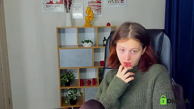 Alina Mills online show from 11-17-25, 09:13