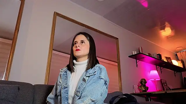 Snapshot of Alice_milf_ chatting on 09-18-25, 11:35 Alice milf online show from 09-18-25, 11:35