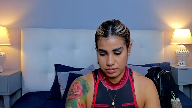 SaraaJhonsonn online show from 11-05-25, 04:43