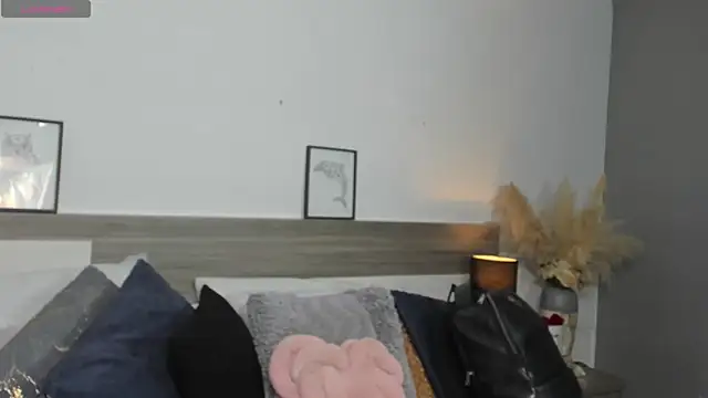 SaraaJhonsonn online show from 04-18-26, 02:30