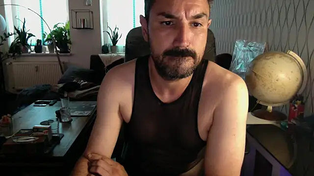 Snapshot of tomz0819 chatting on 07-06-26, 12:34 tomz0819 online show from 07-06-26, 12:34