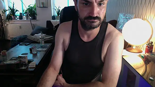 Snapshot of tomz0819 chatting on 07-07-26, 07:23 tomz0819 online show from 07-07-26, 07:23
