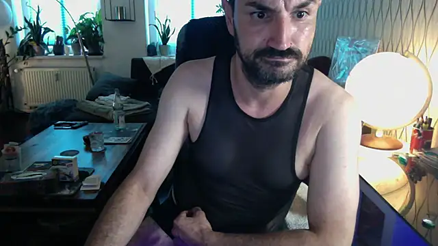 Snapshot of tomz0819 chatting on 07-07-26, 06:47 tomz0819 online show from 07-07-26, 06:47